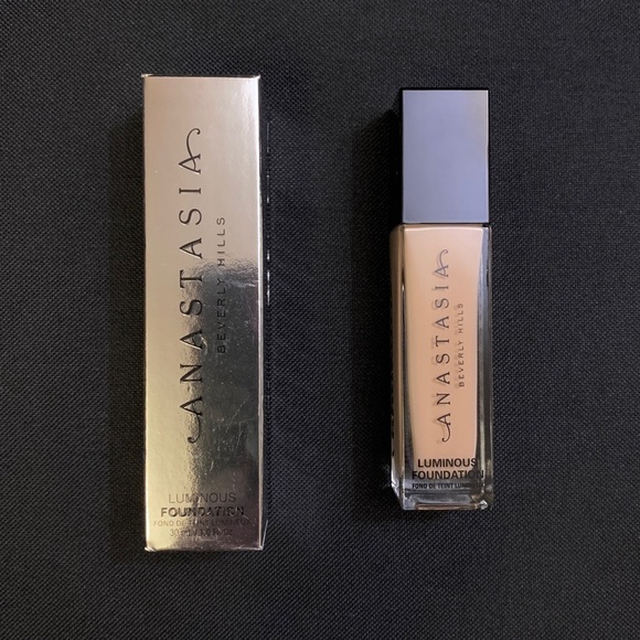 Anastasia Beverly Hills Other - ANASTASIA BEVERLY HILLS 210N Natural Finish Luminous Foundation